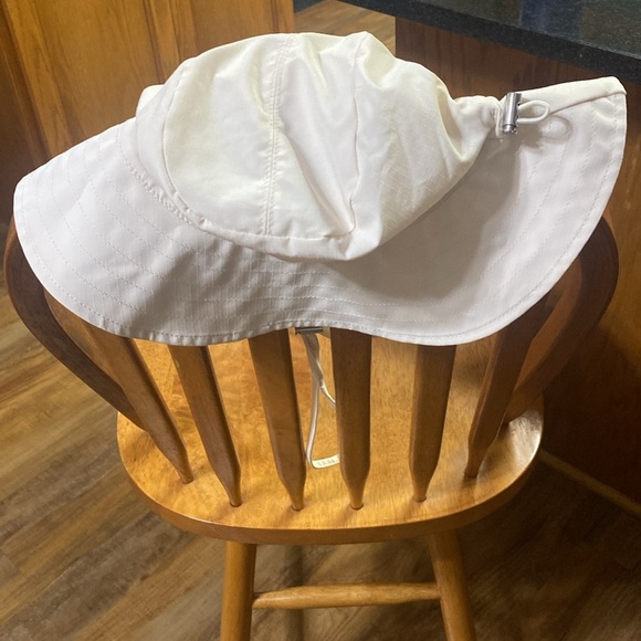 Layer 8 ivory/cream floppy sun hat with adjustable chin strap - Picture 7 of 7